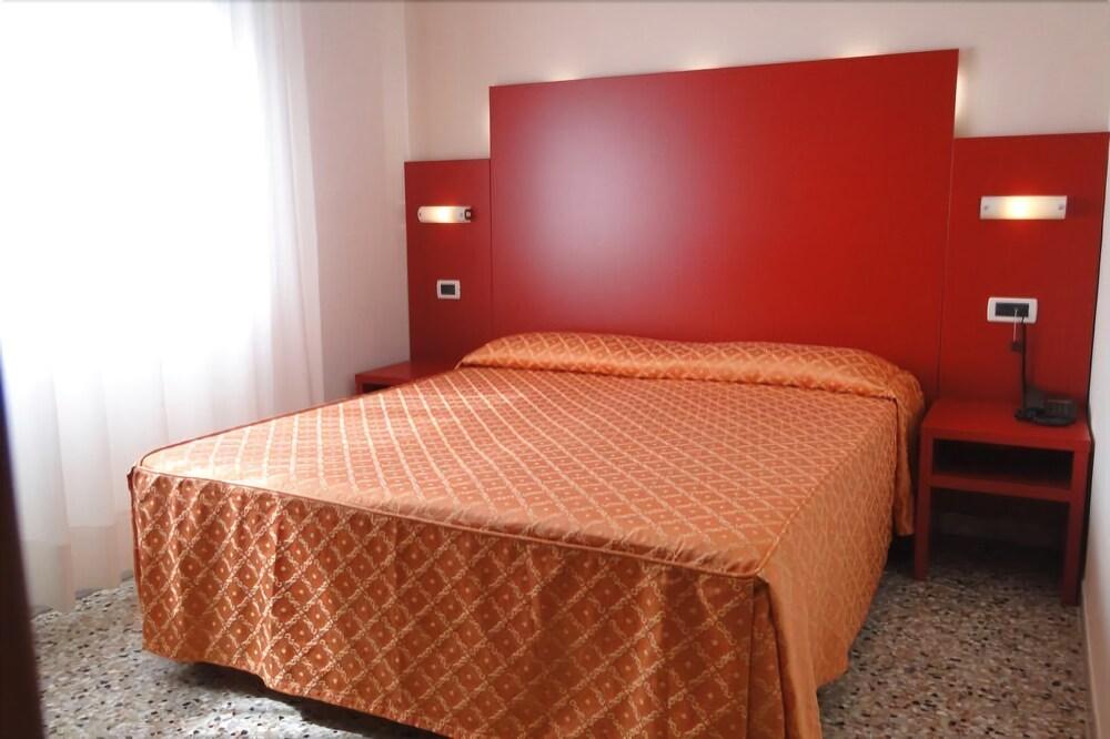 Hotel Atenea Golden Star Caorle Zewnętrze zdjęcie